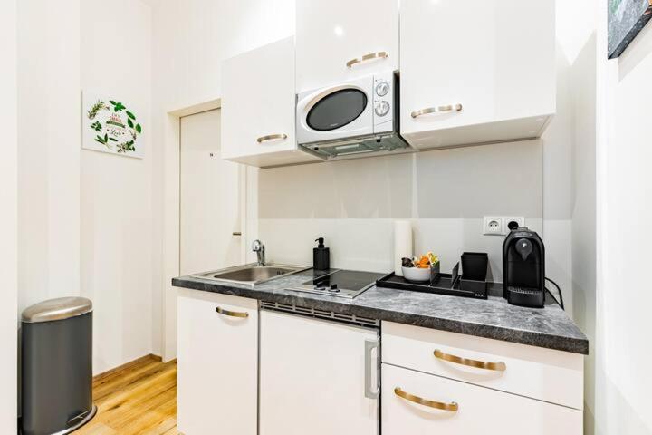 Budget Rooms West With Shared Kitchen Viena Exterior foto