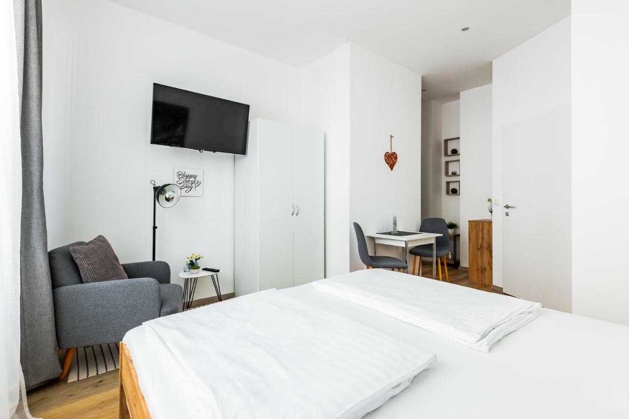 Budget Rooms West With Shared Kitchen Viena Exterior foto